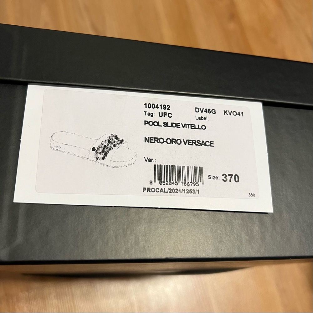 Brand new Versace Gold Chain Leather Slides Size 37 - Picture 5 of 7